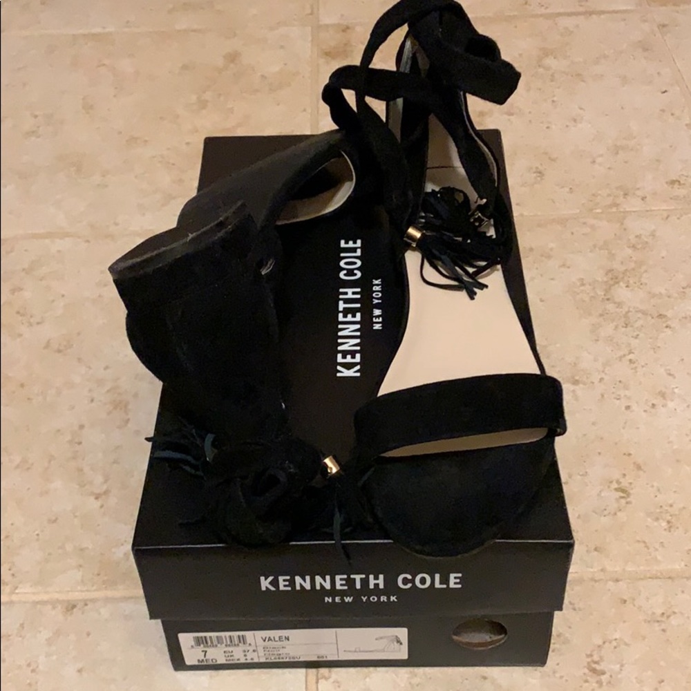 Kenneth Cole Wrap around sandals